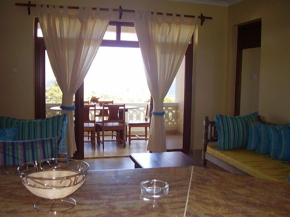 Фото HillPark Hotel - Tiwi Beach