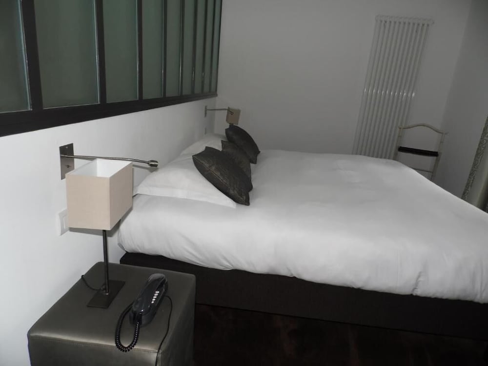 Фото Clos de Vallombreuse, The Originals Relais