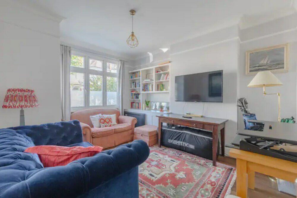 Фото Charming 4bd House With Private Garden - Tooting