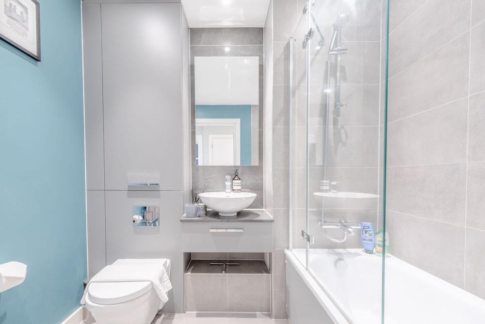 Фото Light & Spacious 1bedroom Flat With Balcony - Mile End