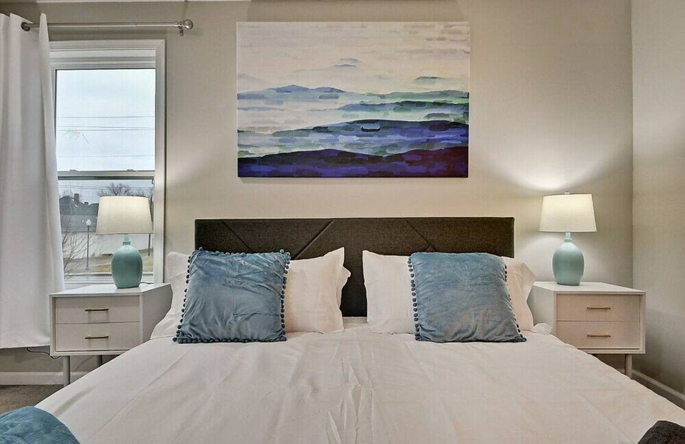 Фото Spacious 6br/3ba House w Parking! Sleeps 20!