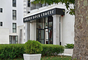 Фото White Rock Castle Hotel