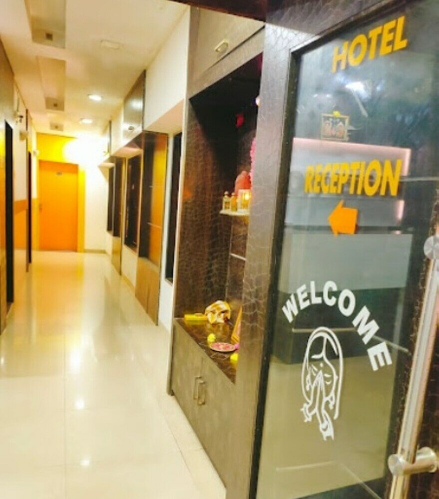 Фото IROOMZ Hotel Shree Krishna Palace
