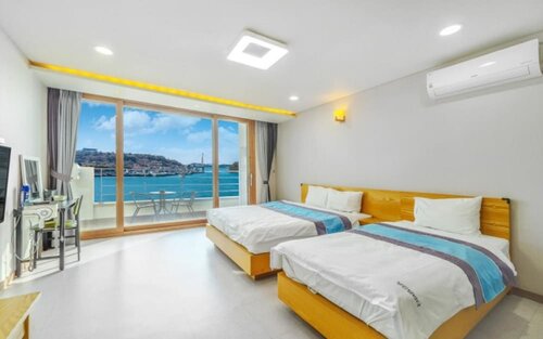 Гостиница Yeosu Romance Night Sea Pension Resort в Йосу