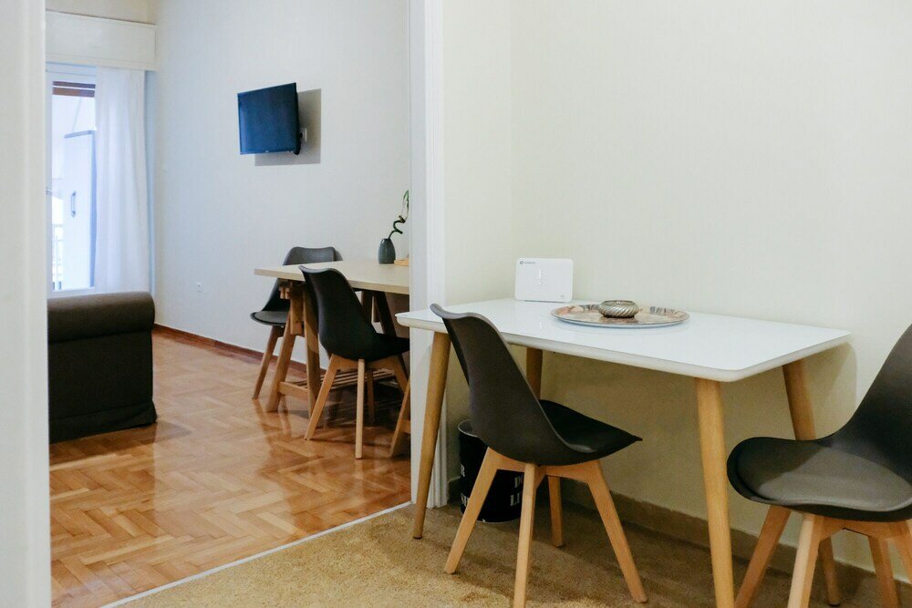 Фото Newly Renovated Athenian Apt