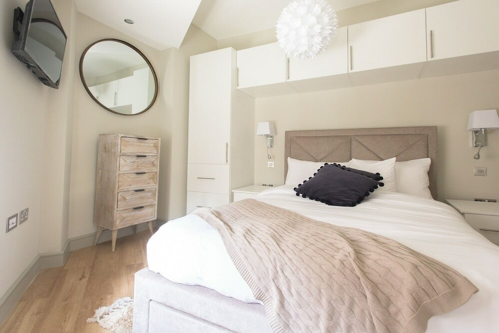 Фото The Mayfair Retreat - Modern & Central 1bdr in 3 Apartments
