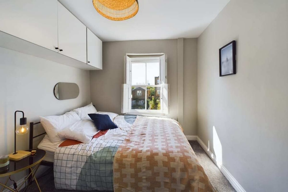 Фото The Dalston Hideout - Captivating 2bdr Flat
