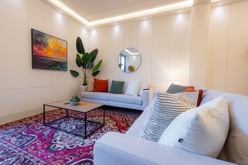 Фото Luxe Five Bedroom House near Chalk Farm