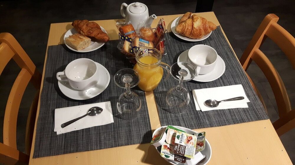 Фото Fasthôtel Avignon Nord