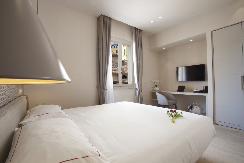 Фото Oriana Suites Verona