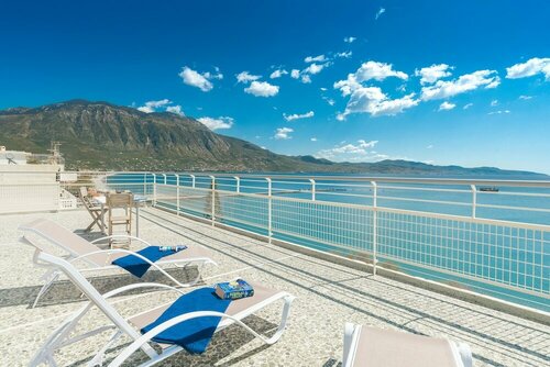 Гостиница Seafront Penthouse Leo в Каламате