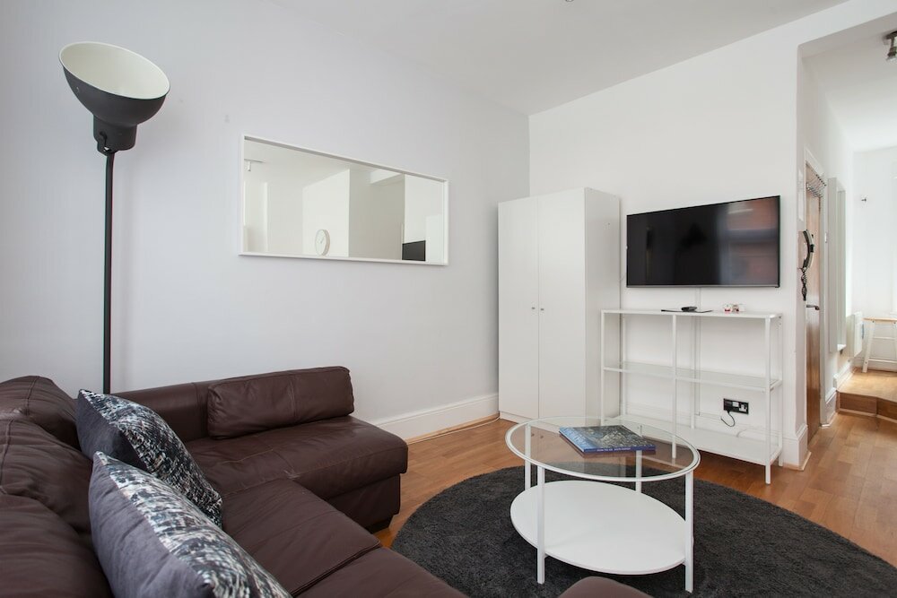 Фото Modern & Clean Apartment Soho & Carnaby