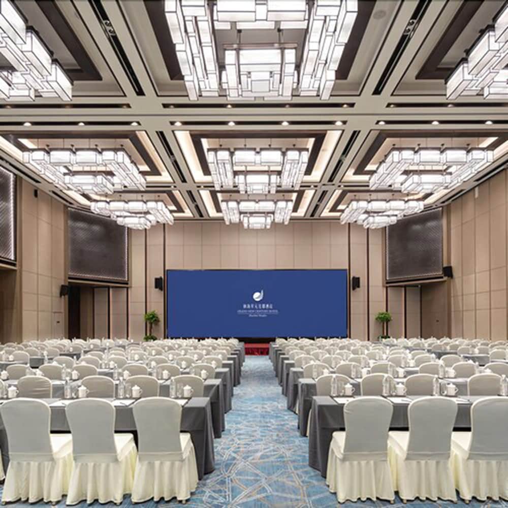 Фото New Century Hotel Zhenhai