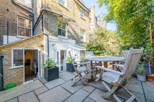 Stylish 2 Bedroom Apartment in Chelsea With Garden