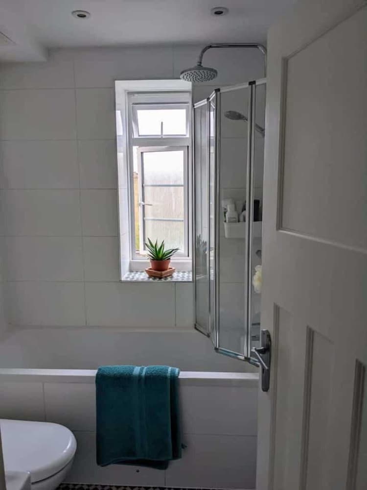 Фото Cozy 1 Bedroom Apartment in Maida Vale