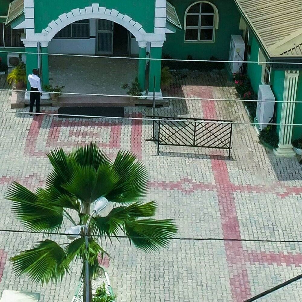 Фото отеля 2