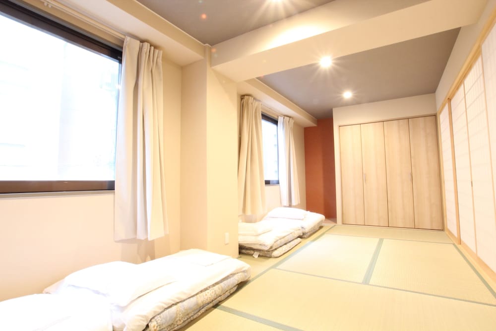 Фото Shimanouchi Luxury Apartment