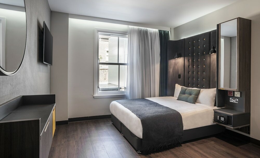 Фото Point A Kensington Olympia