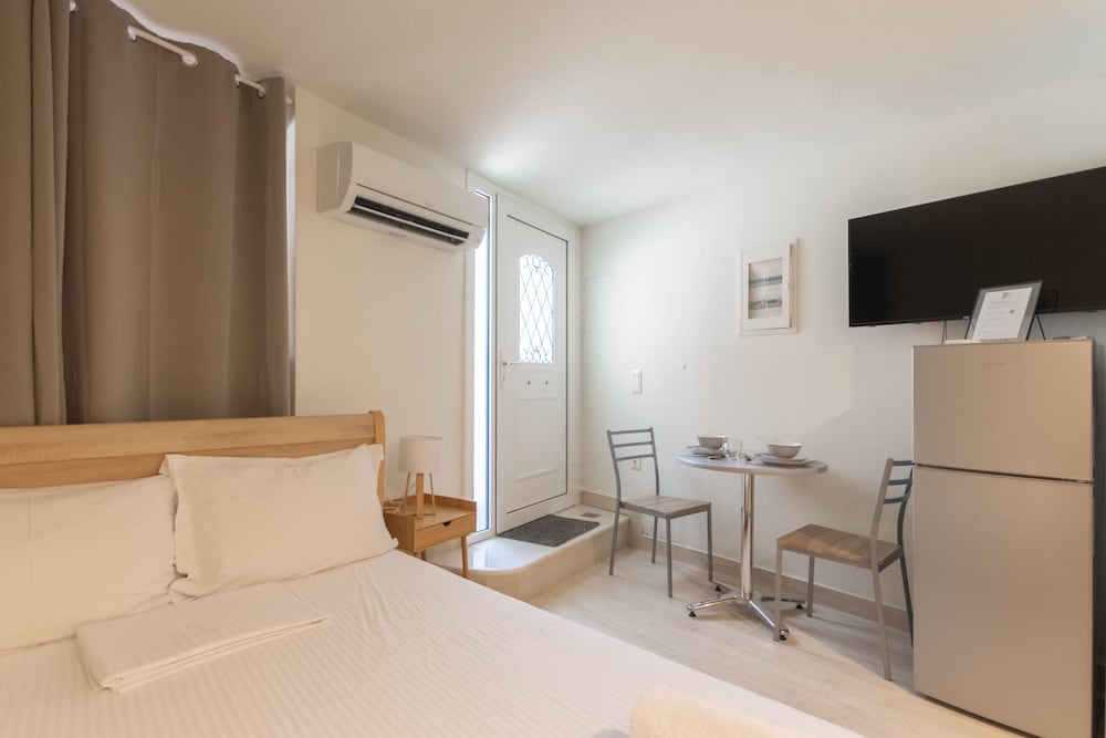Фото Athens Plaka Family Suites