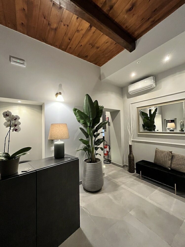 Фото Soha Piazza di Spagna Boutique