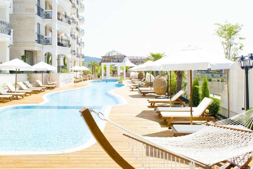 Фото Harmony Suites Saint Vlas