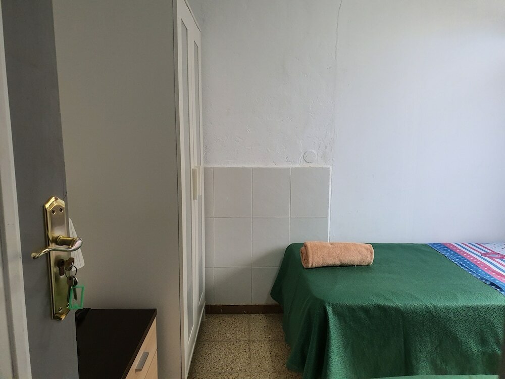 Фото Low Cost Room Las Llaves 3
