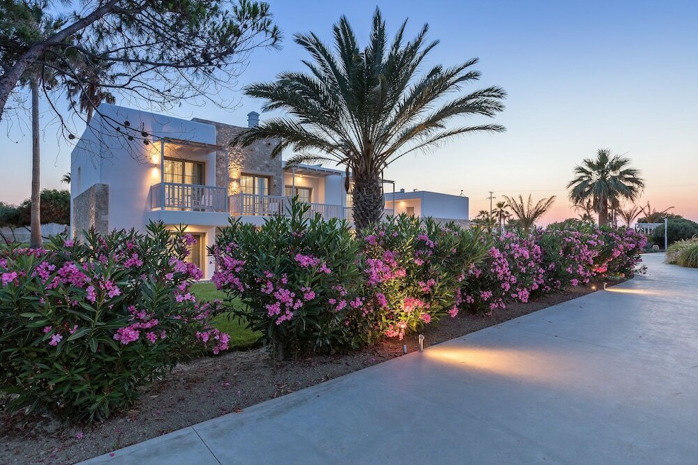 Фото White Pearls Luxury Suites - Adults Only
