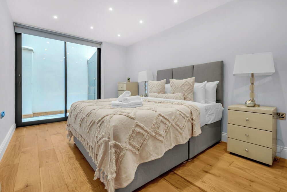 Фото Three Bed Spacious Apartment in Dalston