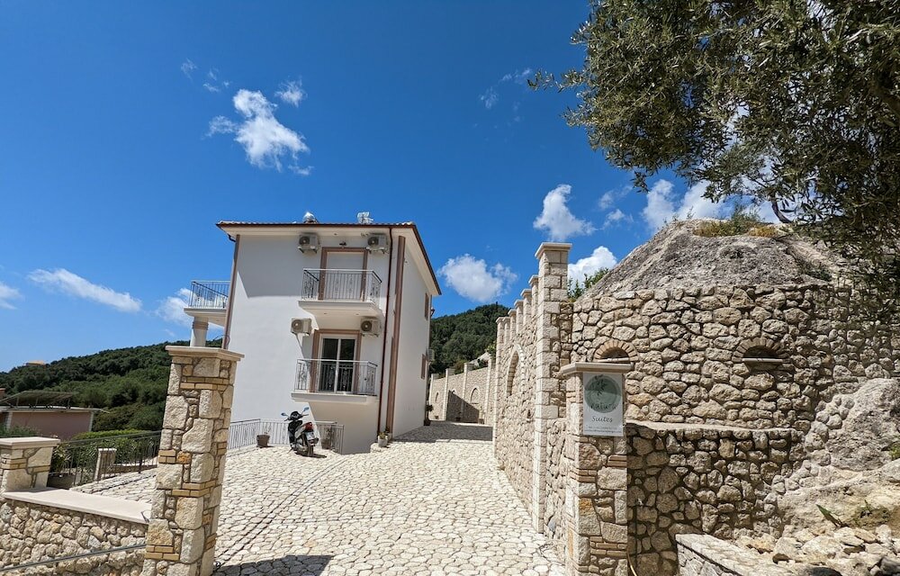 Фото Natura Luxury Suites Parga