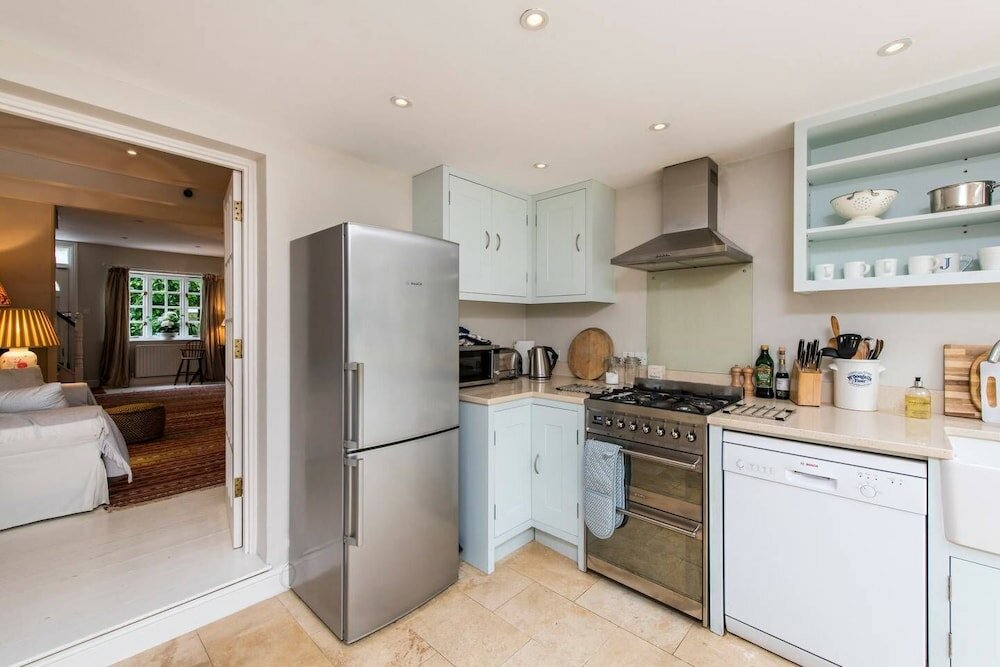 Фото Delightful 2-bed Home, Fulham