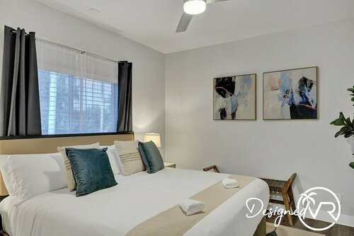 Гостиница Sophia's Compound resort w heated pool в Плантейшене