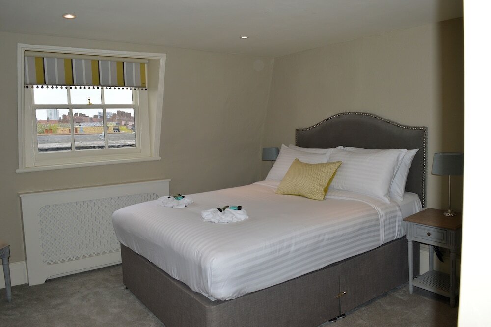 Фото The Crown Pub & Guesthouse