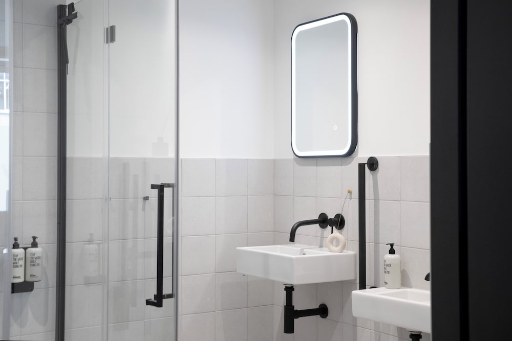 Фото Bob W Tower Hill Studios