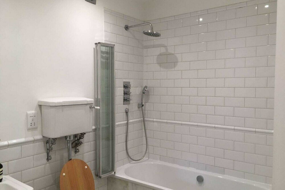 Фото Stylish 1 Bedroom Apartment in Vibrant London Fields