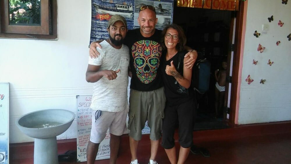 Фото Thevindu guest & red mud resturent