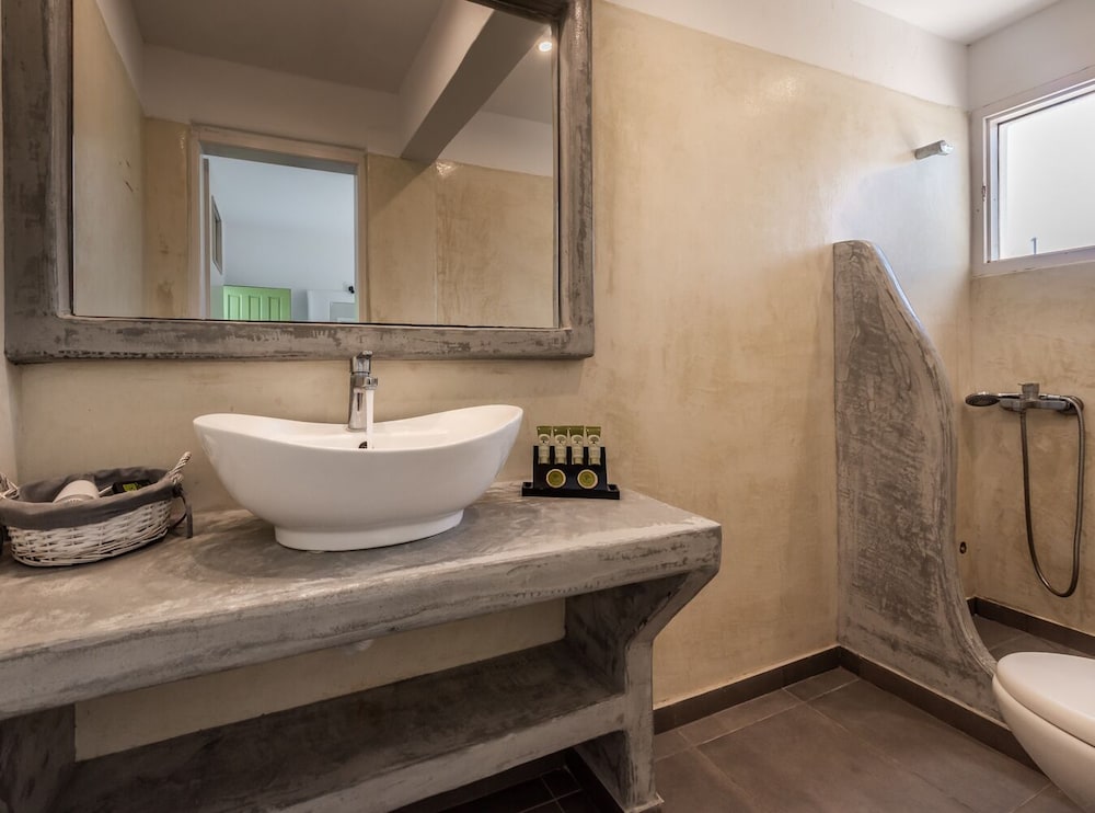 Фото Pente Elies Milos