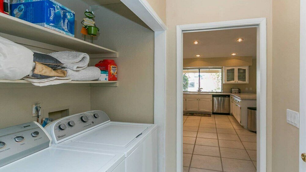 Фото North Phoenix 6 Bedroom With Guest House & Pool!