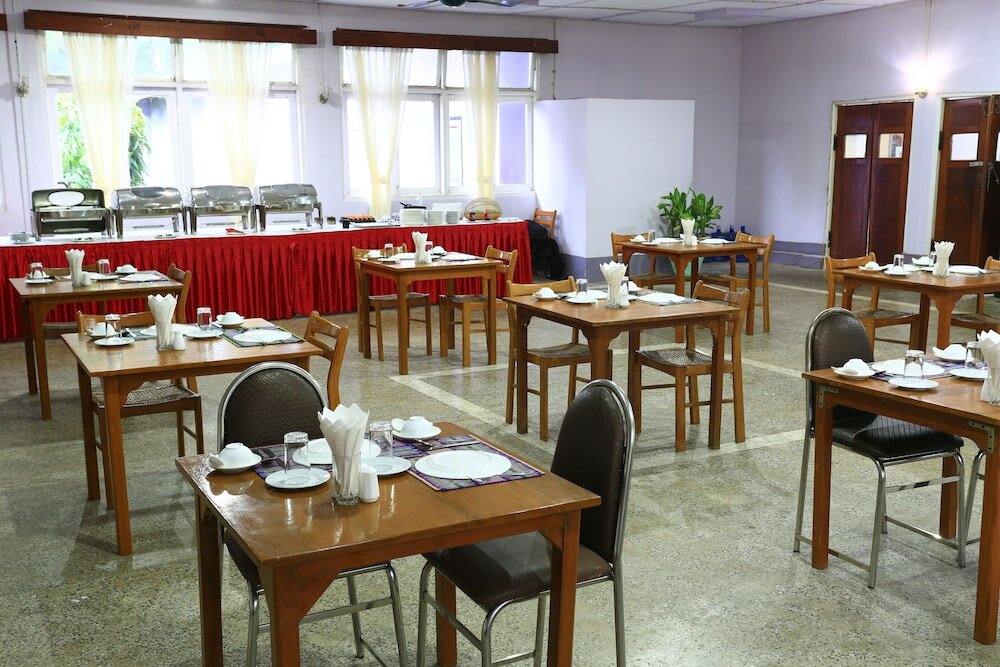 Фото The Floral Breeze Wun Zin Hotel