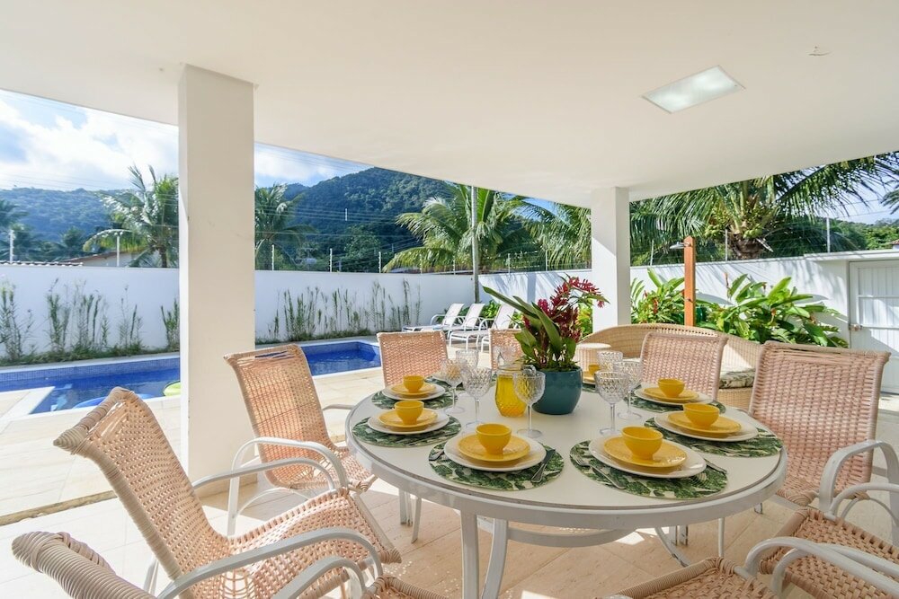 Фото Magnífica Mansão à 50m da praia de Barequeçaba para até 18 pessoas