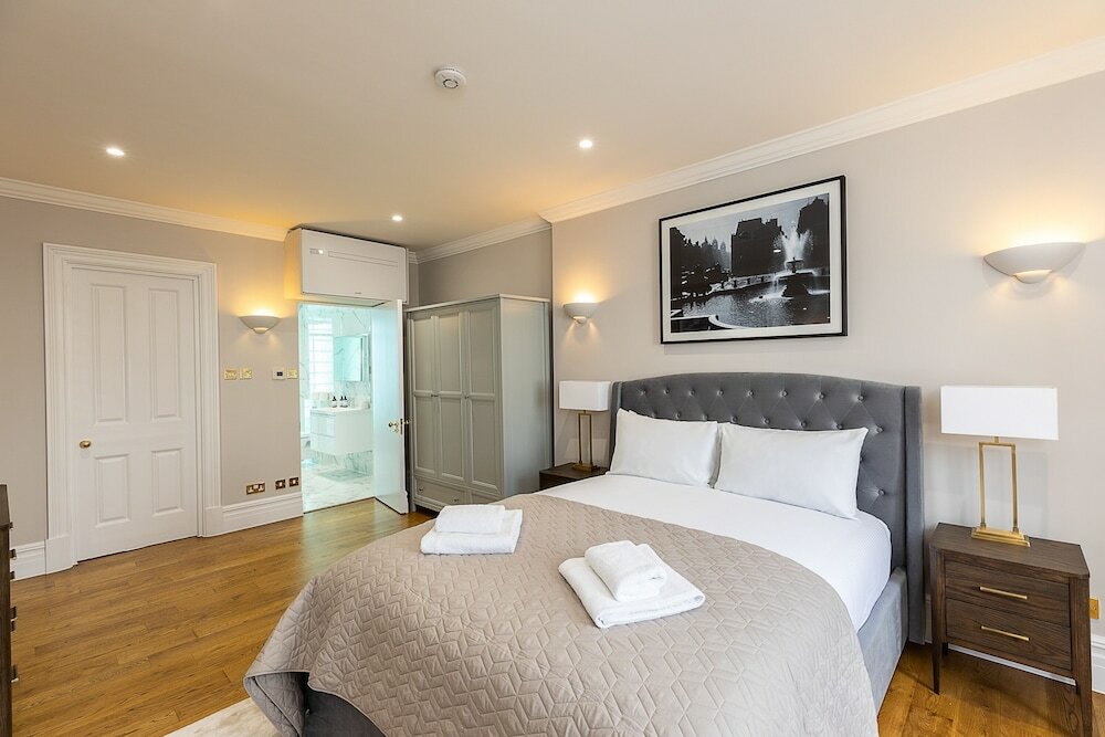 Фото Altido Stylish Flat near Mayfair & Piccadilly Circus