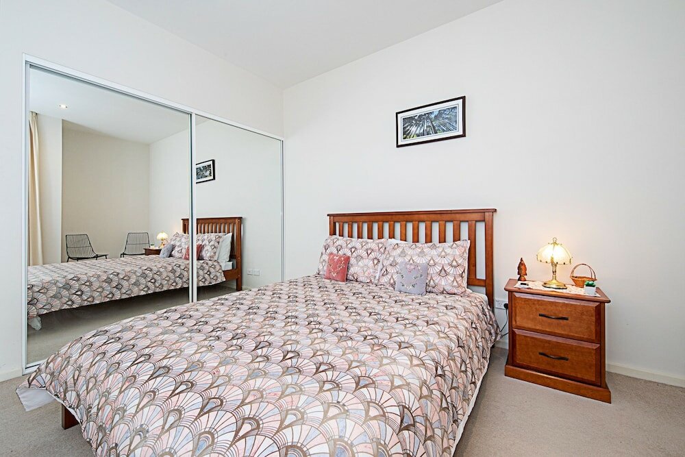 Фото Spacious 1-Bedroom Apartment With Parking