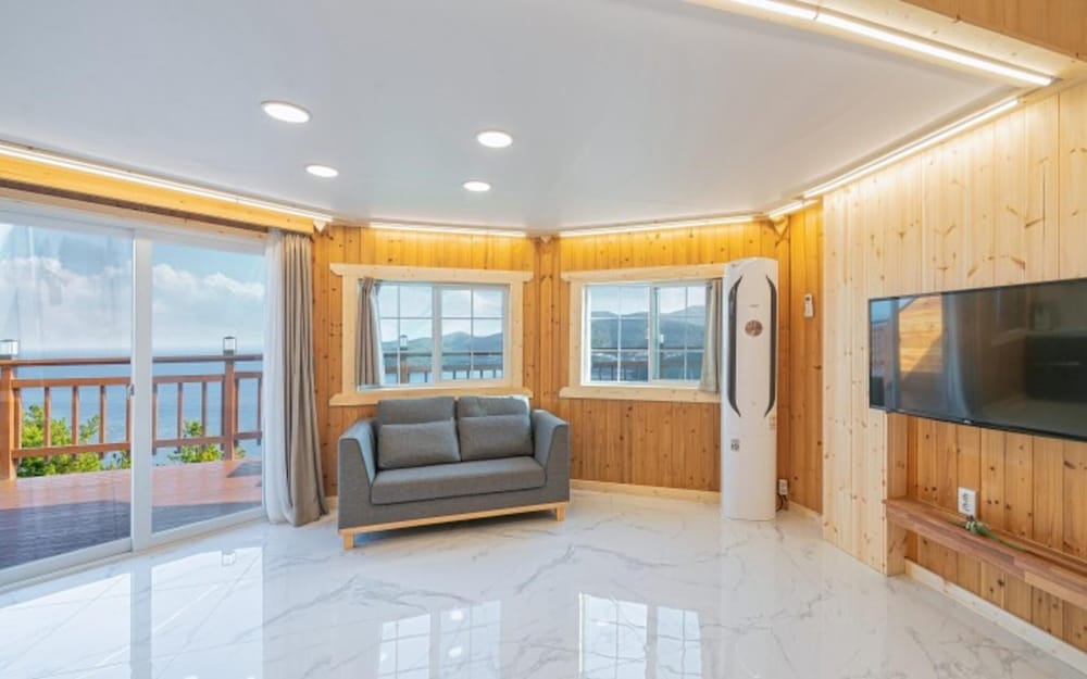 Фото Yeosu Morning of Finland Resort Pension