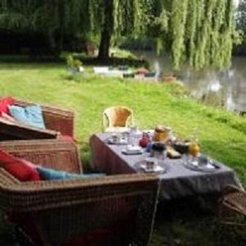 Гостиница Caravane Eriba au Bord de l'Eure