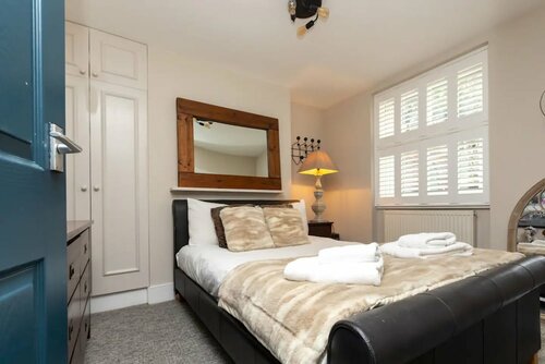 Spacious 1 Bedroom Garden Flat Near King's Road