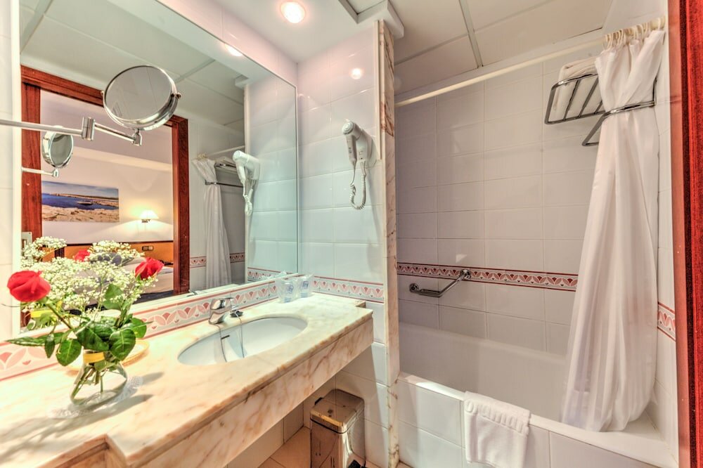 Фото Hotel Voramar Mallorca