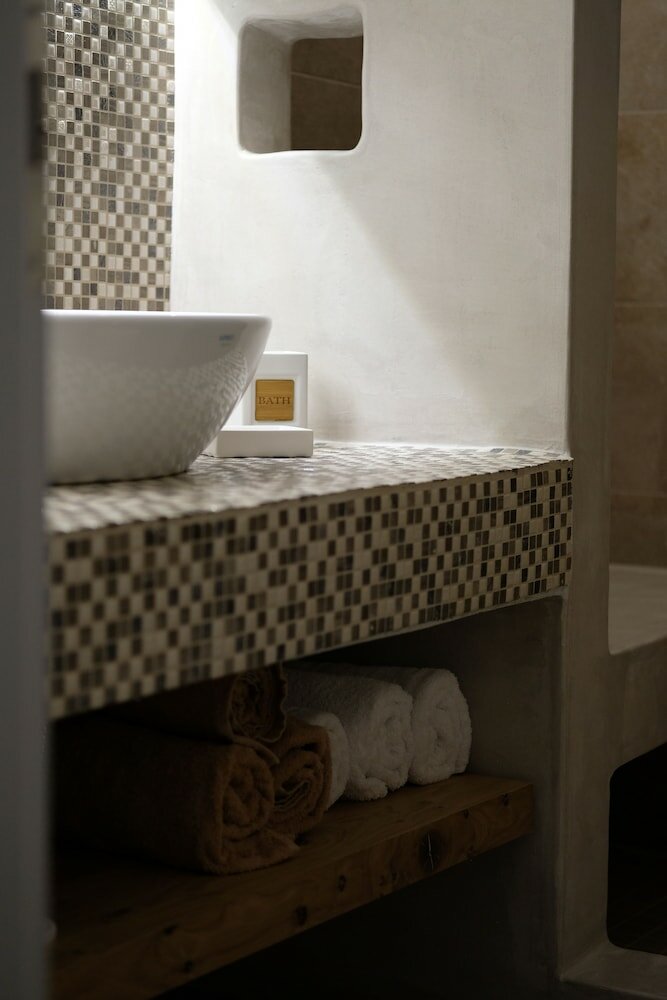 Фото Alafropetra Luxury Suites