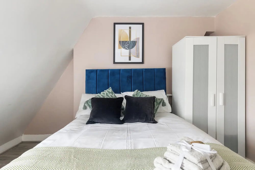 Фото Chic 3bd Flat - 5 Mins to Walthamstow Central!