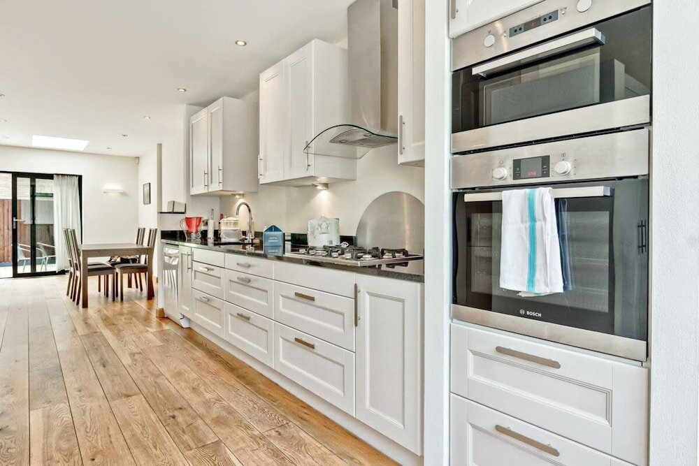 Фото Stylish and Bright 3 Bedroom Duplex in North London