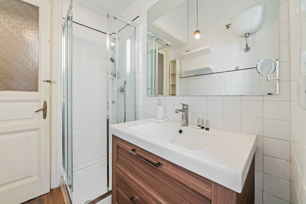 Фото Bright and Spacious Philbeach Garden Apartment