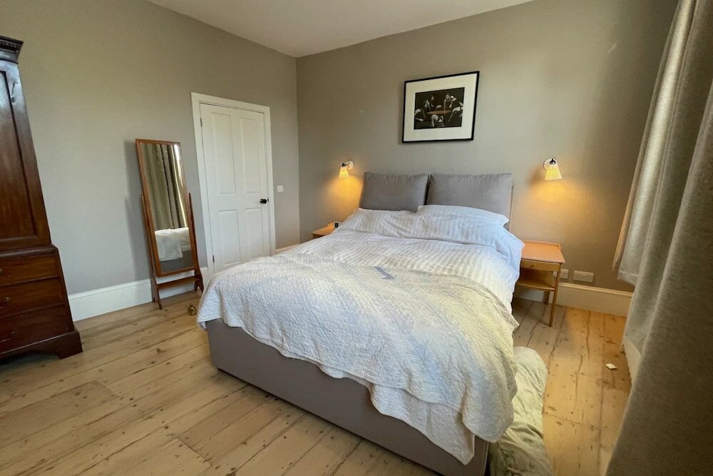 Фото Beautiful 4 Bedroom Family Home in Clerkenwell